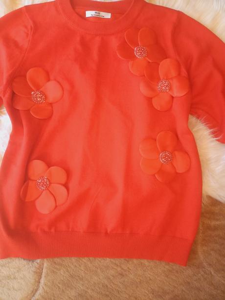 Sveter s kvietkami, l