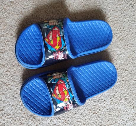Šľapky superman, 29
