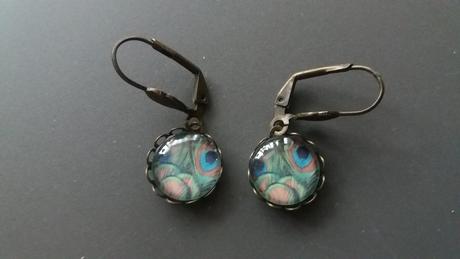 Nausnice pavie pero, 