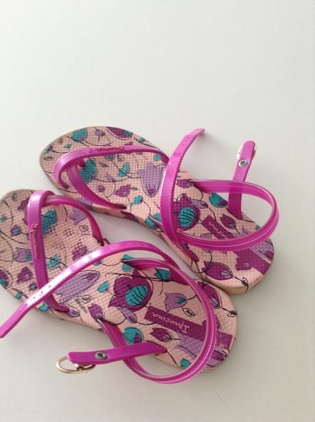 I pamena sandálky, 32