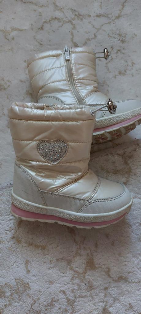 Krásne perletove zimné snehulky, 26