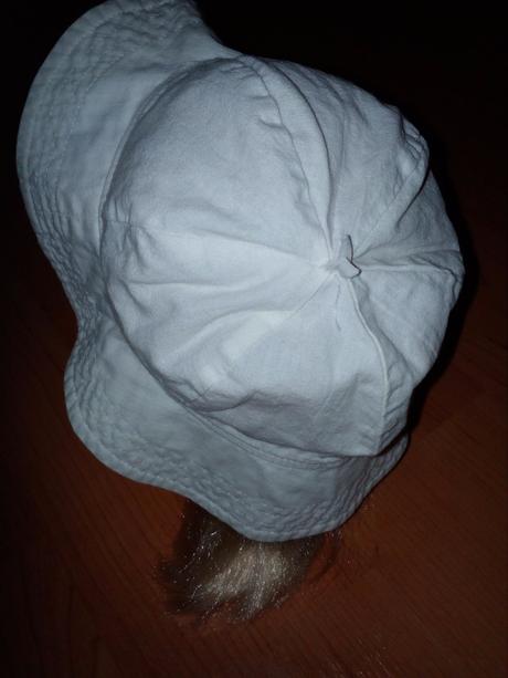 Klobúk veľkosti 48 cm,