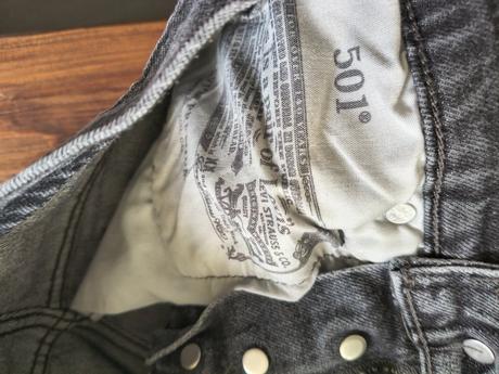 Levis 501 riflové sivé šortky xs-26, levis,s