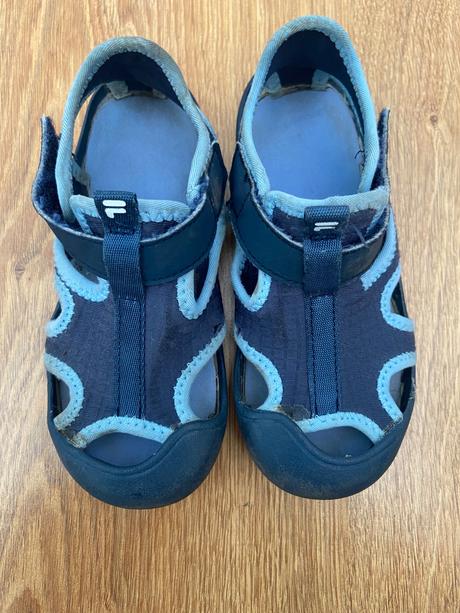 Darujem sandale, fila,28
