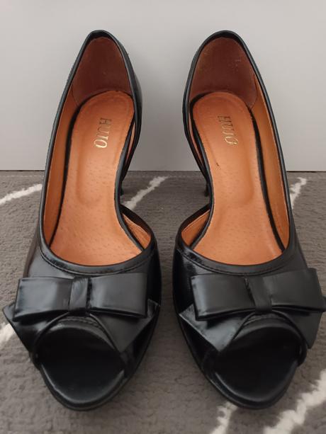 Čierne kožené lodičky zn. hujo, vel. 37, 37