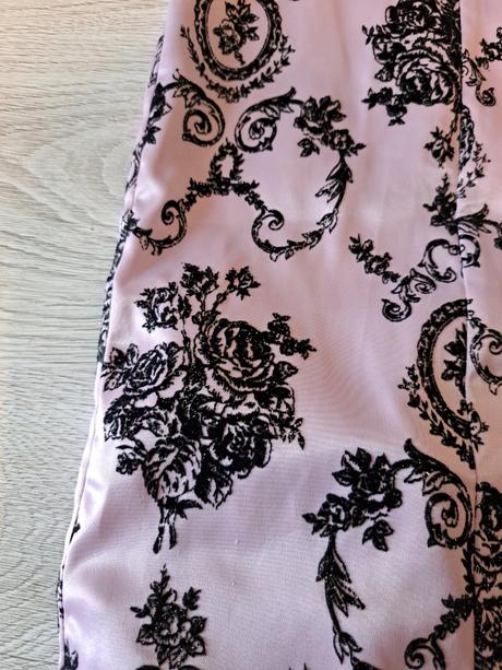 Saténové spoločenské šaty, m