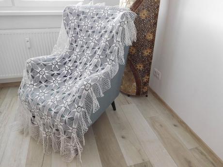 Háčkovaný obrus-150 x 170 cm, 