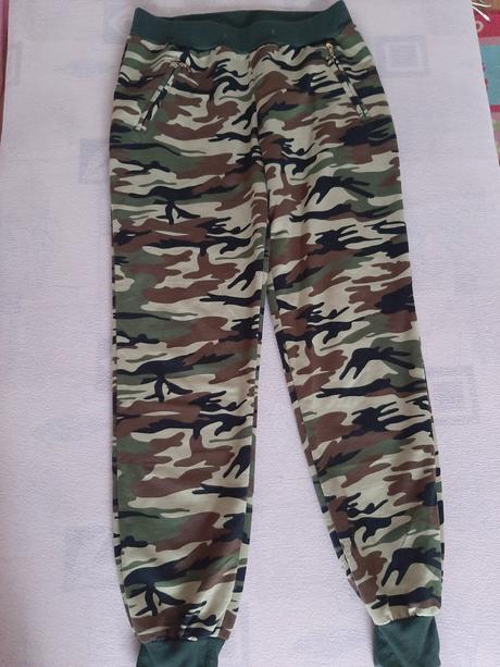 Maskáčové tepláky, m