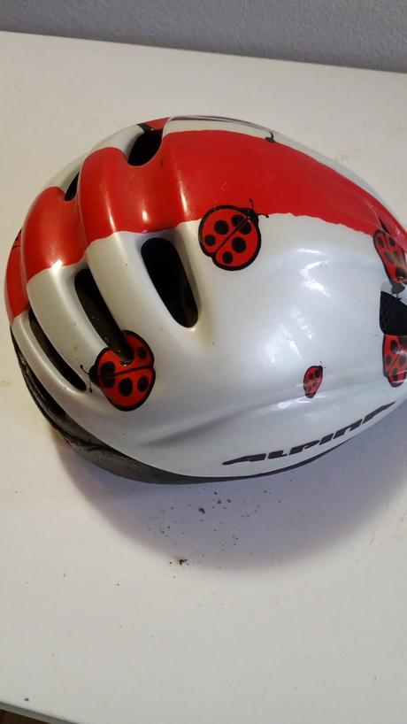 Cyklisticka prilba + chraniče xs, xs