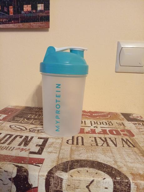 Plastový šejker myprotein, 