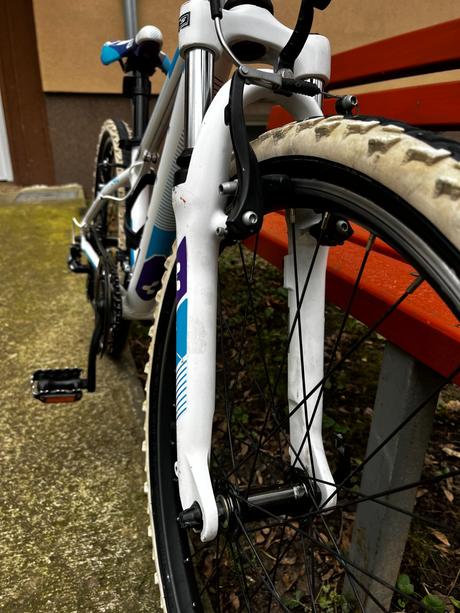 Dievčenský bicykel cube 24", 24