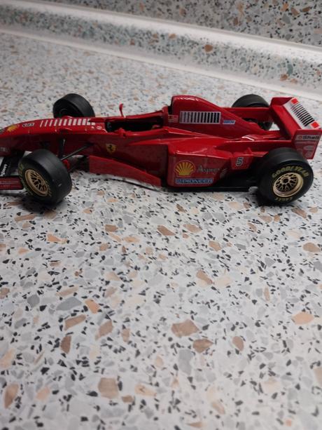 Autíčko ferrari, 