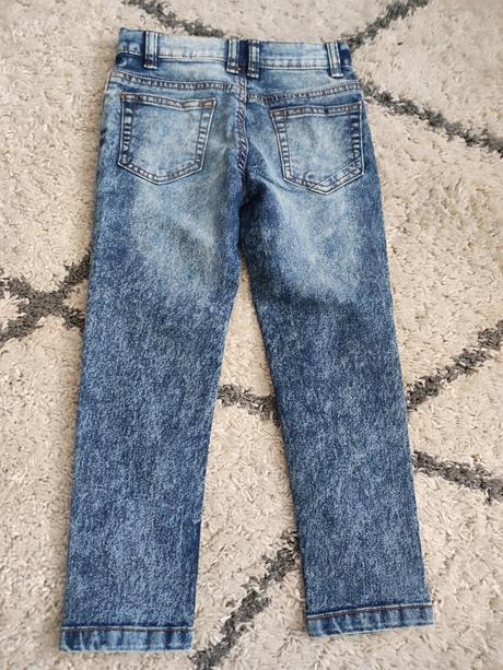 Krásne tenšie jemné rifličky, 104