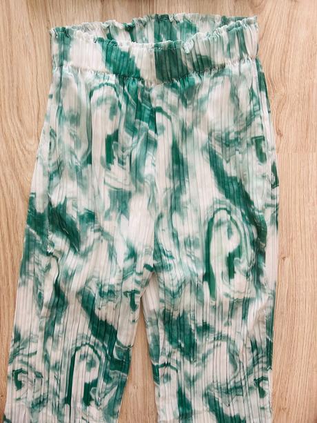 Nádherný komplet nohavíc a topu značky greystore, 