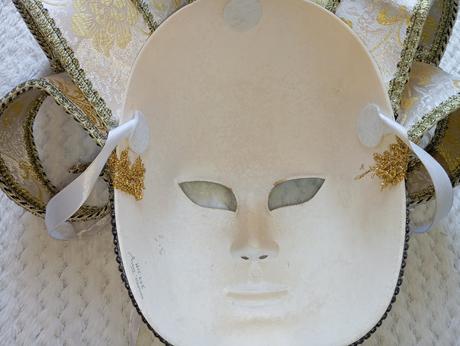 Benátska maska so zvončekmi, 