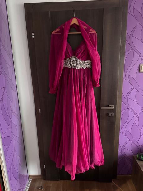 Spoločenské šaty na ples, 42