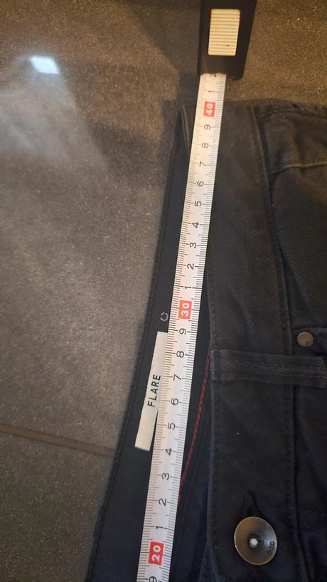 Rozšírené zvonové čierne rifle, esprit,38