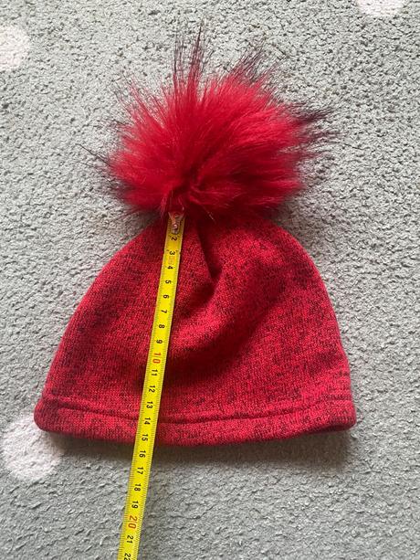 Teplá čiapka s brmbolcom, 50