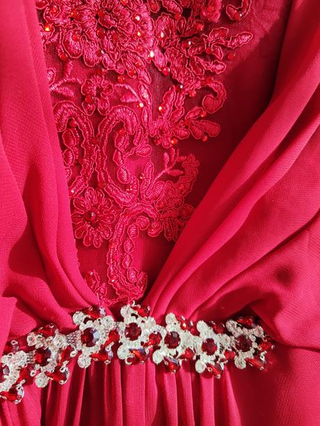 Spoločenské šaty, 42