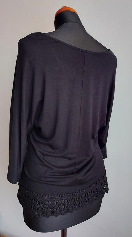 Tričko s netopierím rukávom a hačkovaním, top stav, amisu,m