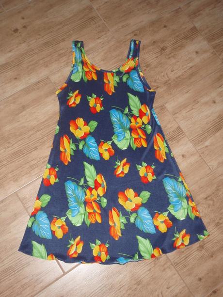 Kvietkované šaty, l