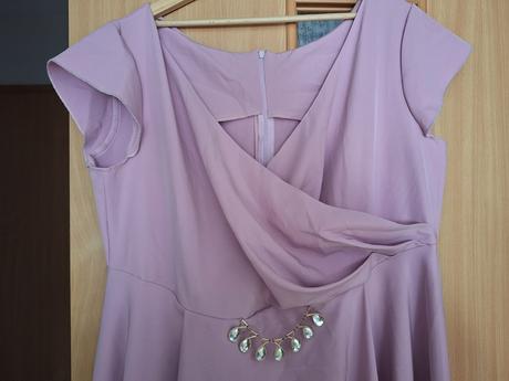 Slávnostné šaty, 52