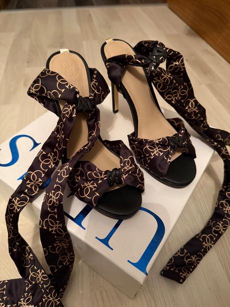 Nové guess sandalky na vysokom opatku s viazanim, guess,35