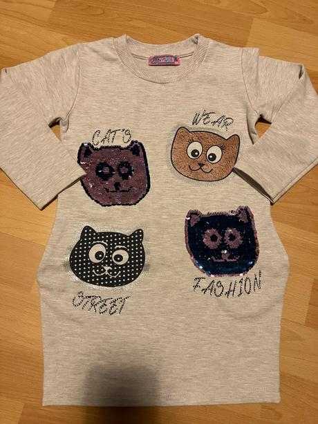 Predĺžený pulóver s mačičkami, 110