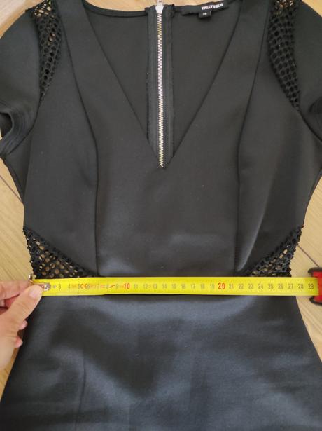 Zvodné šaty na chudučkú postavu, tally weijl,xs