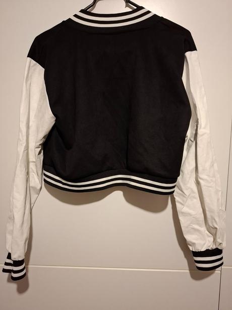 Mikina s koženkovými rukávmi,