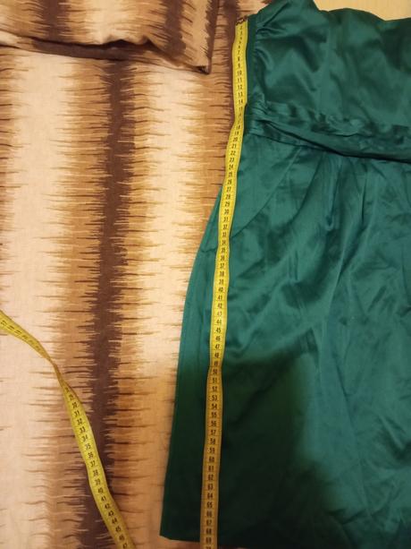 Smaragdovo zelene saty, m