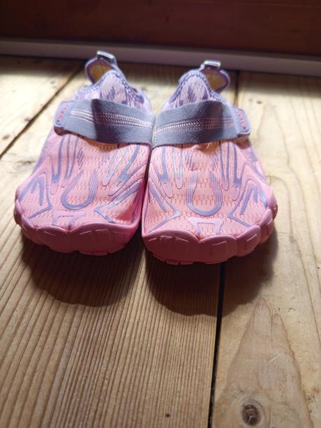 Topánky do vody, 28