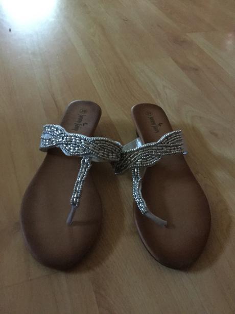 Krásne šľapky so striebornou aplikáciou, 39