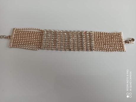 Medenozlaty náramok so striebornými zirkonikmi,