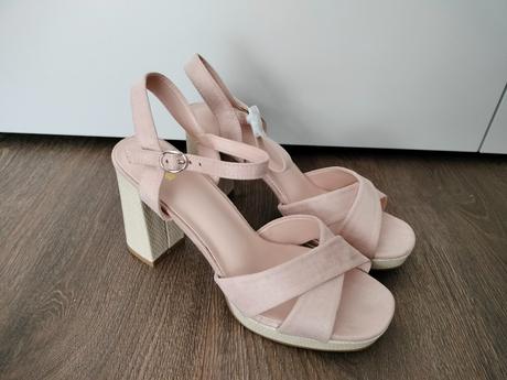 Nové ružové sandále, 39
