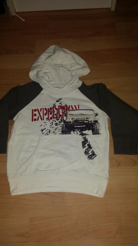 Pulover s kapucnou, 110