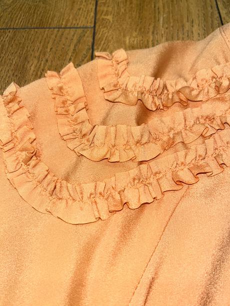 Broskyňová blúzka, s