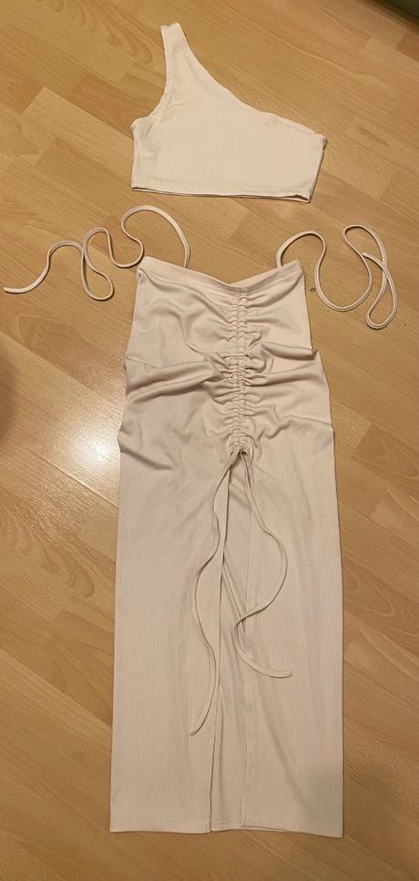 Komplet sukna a tielko, s