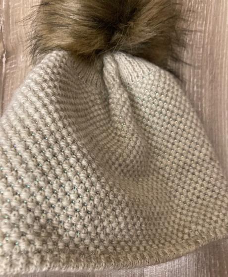 Krásna teplá nová zimná čiapka s krásnym brmbolcom, 