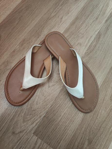 Žabky, graceland,39