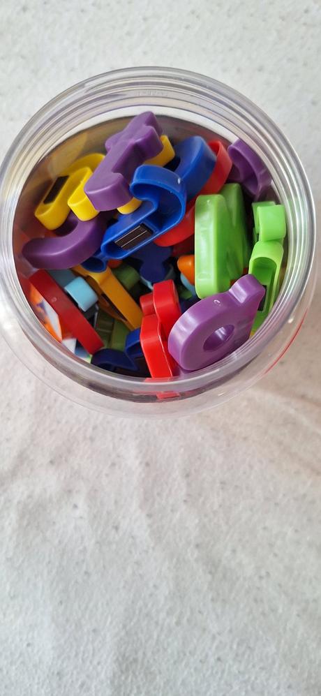 Magnetické písmená a čísla, 