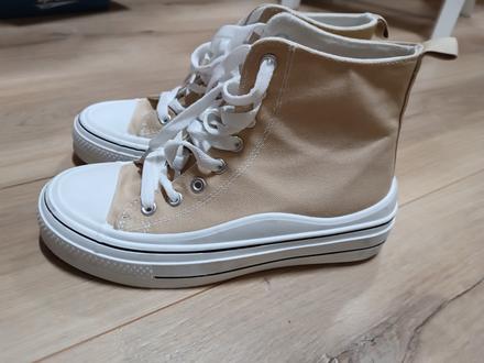 Členkové tenisky, 38