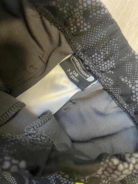 Športové tepláky, 128