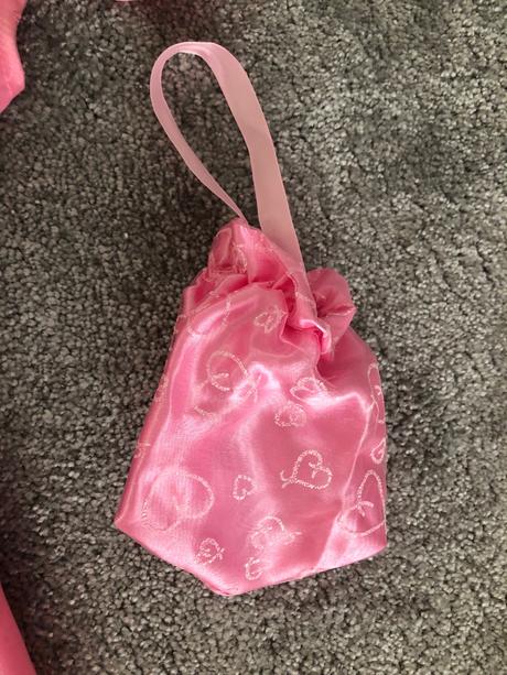 Nádherné spoločenské saty s kabelkou, 92