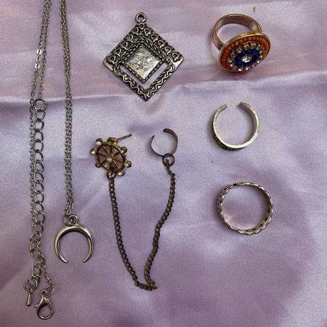 Šperky prstene, náušnice, náhrdelník, 