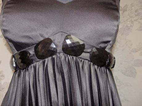 Kvalitne velmi pekne saty na slavnost, 36