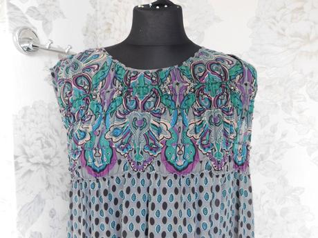 Luxusne velmi pekne šaty, 40