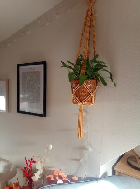 Staroružový závesný kvetináč, 