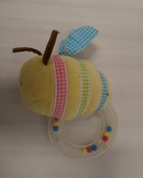 Hrkálka včielka s kruhom, 17 cm,