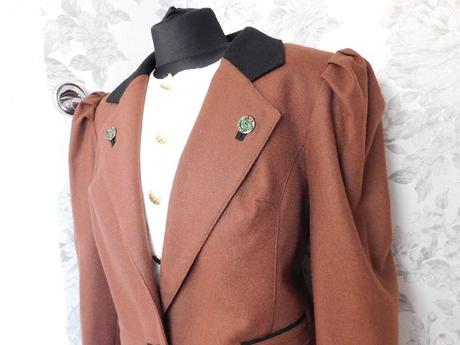 Luxusny vlneny kroj, 40